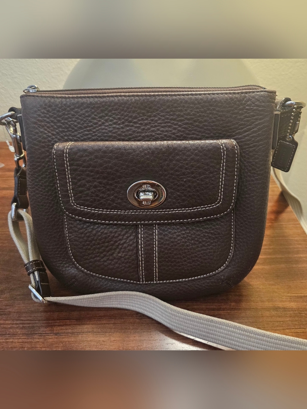 Coach Cute Small💕 Crossbody Brown Leather Bag in Mauve Interior